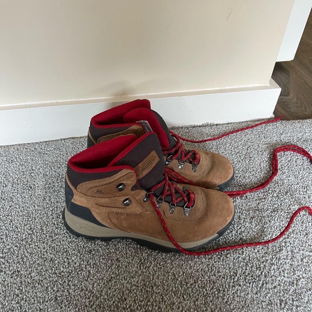 Columbia Trail Boots with Red and Tan Accents - Picture 2 of 4